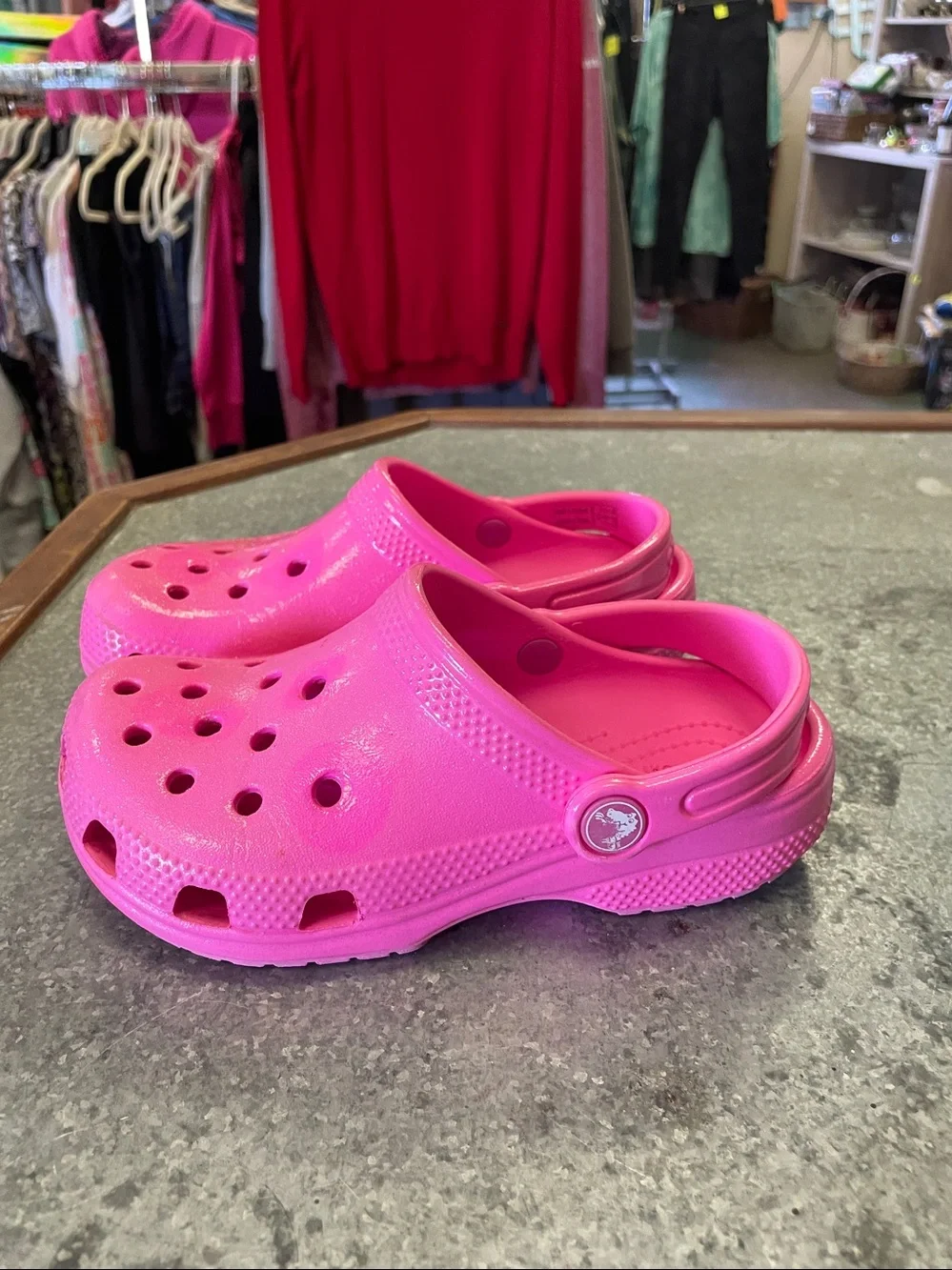 CROCS Kids Classic Clog in Bright Pink